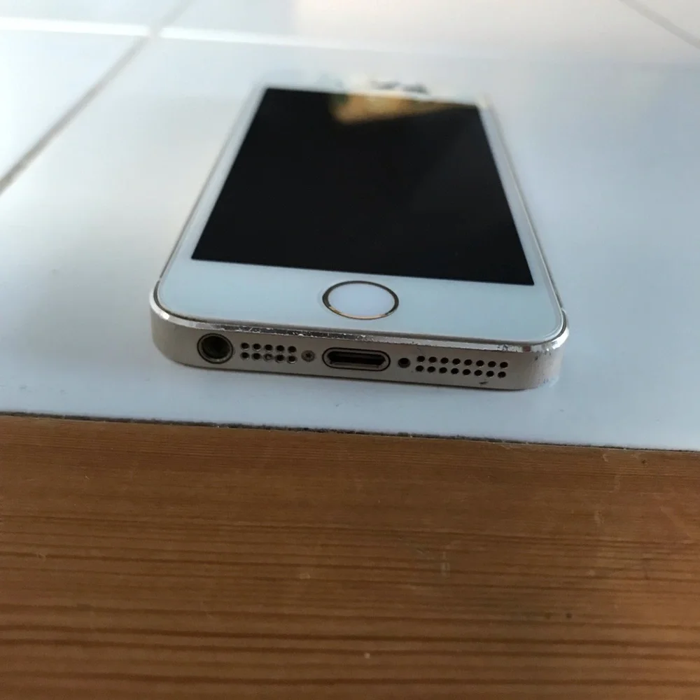 Apple iPhone 5S CDMA — For Parts / Does Not Work